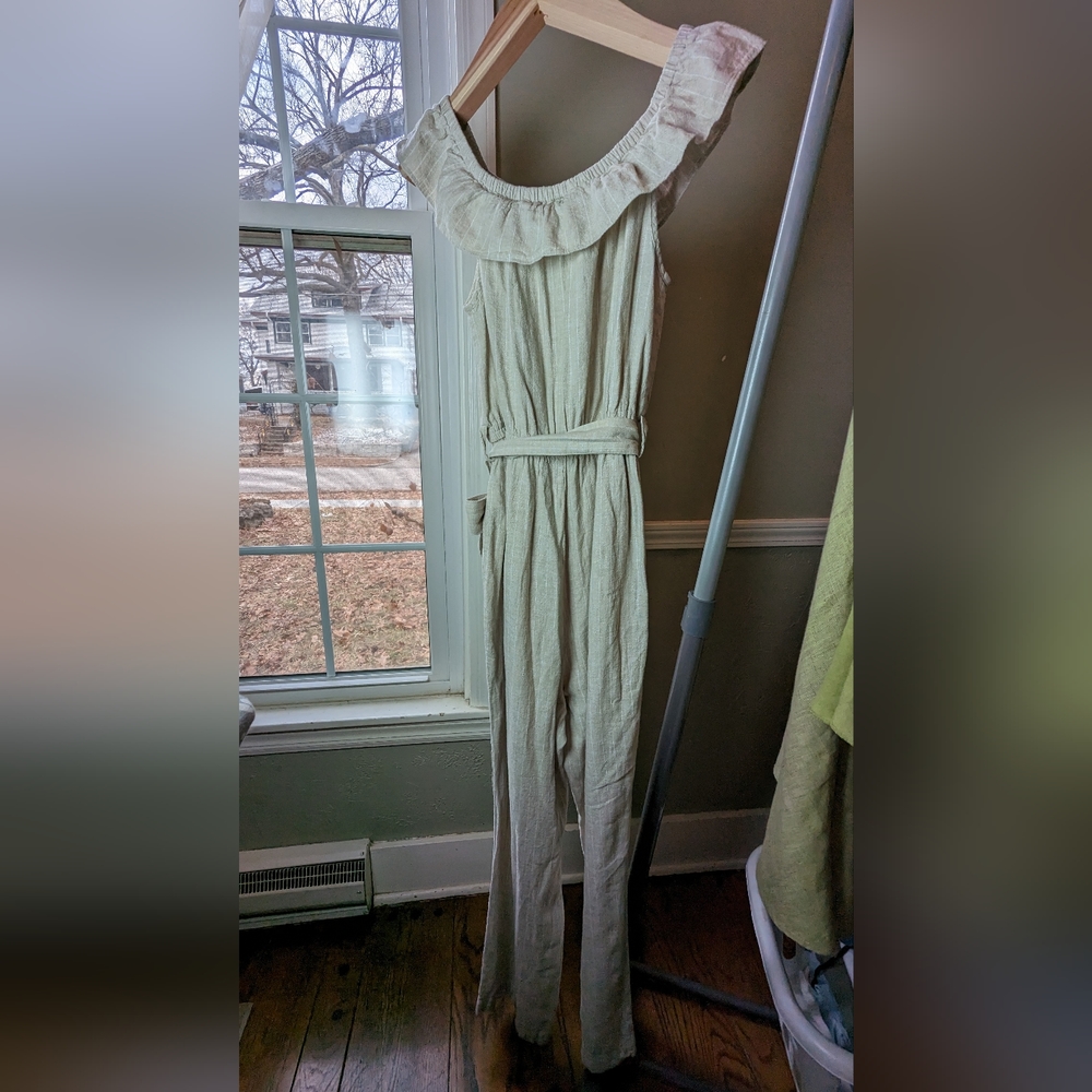 Size S 55% linen blend sleeveless jumpsuit. Universal Thread GOODS Co.